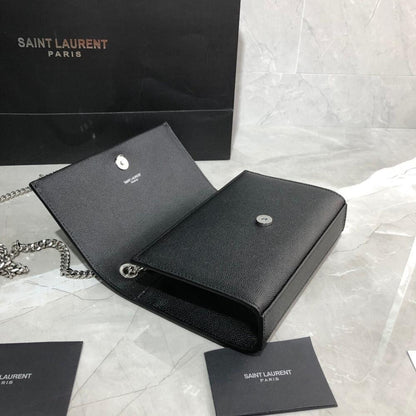 Modern Italian-Inspired Shoulder Bag