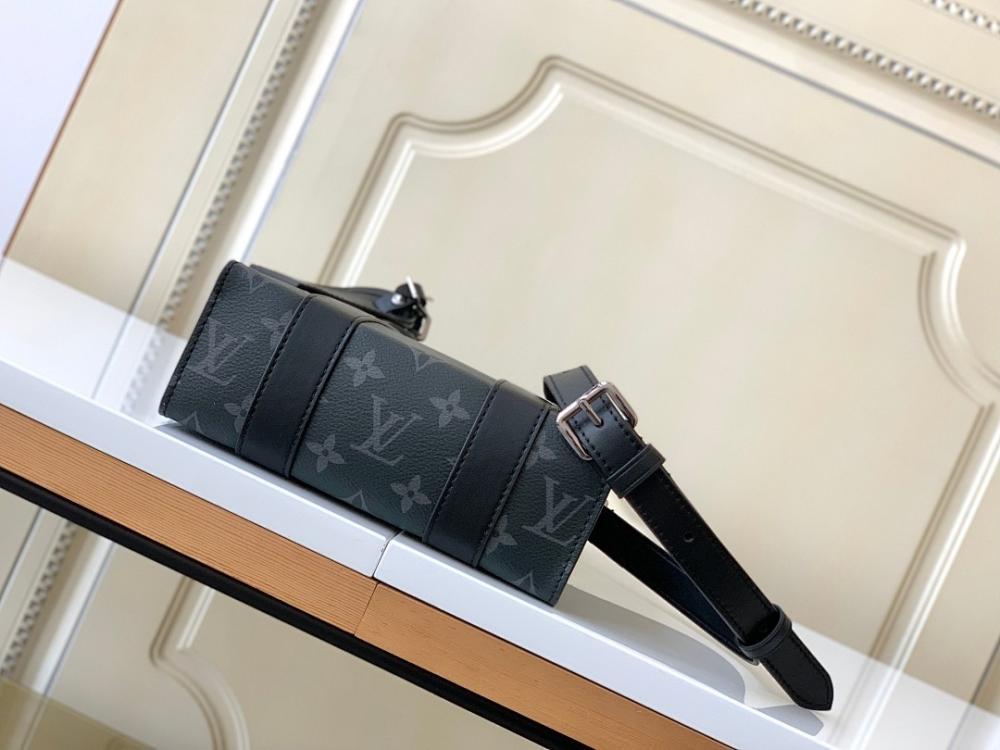 Classic Modern Leather Shoulder Bag
