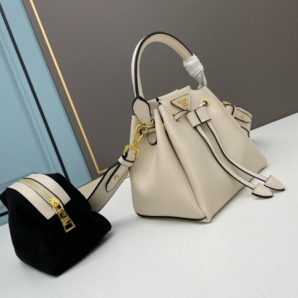 Stylish Refined Quilted Bucket Bag