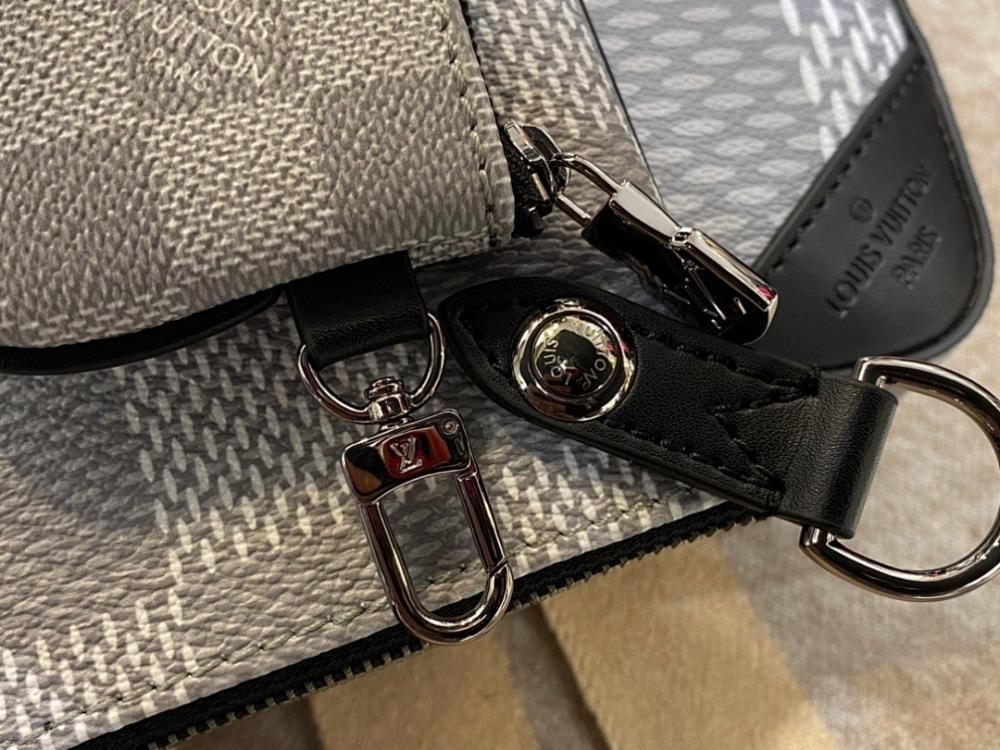 Modern Refined Grey Shoulder Bag