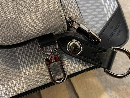 Modern Refined Grey Shoulder Bag