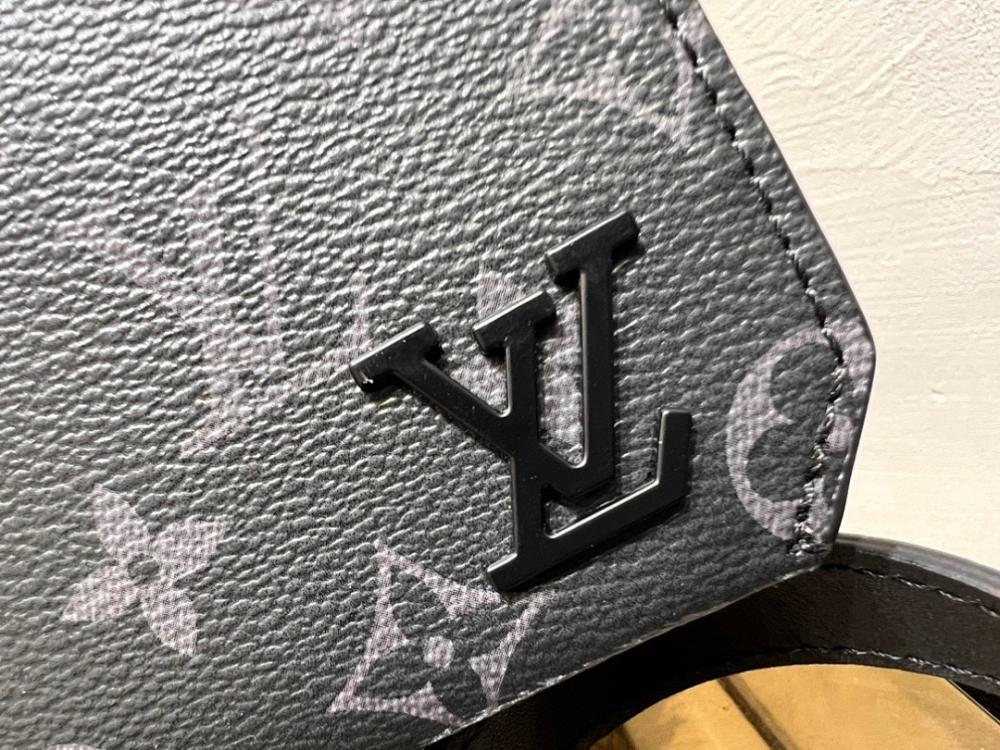 Modern Italian-Inspired Leather Shoulder Bag