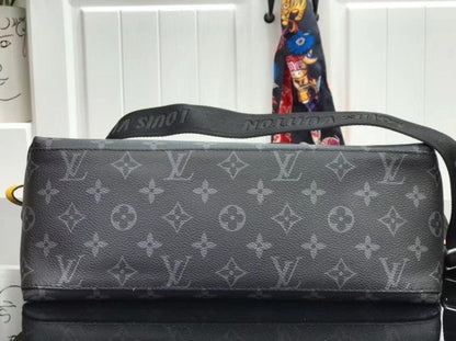 Classic Messenger Bag