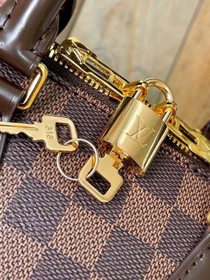 Classic Italian-Inspired Leather Shoulder Bag