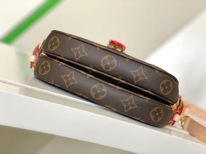 Stylish Refined Leather Crossbody Bag
