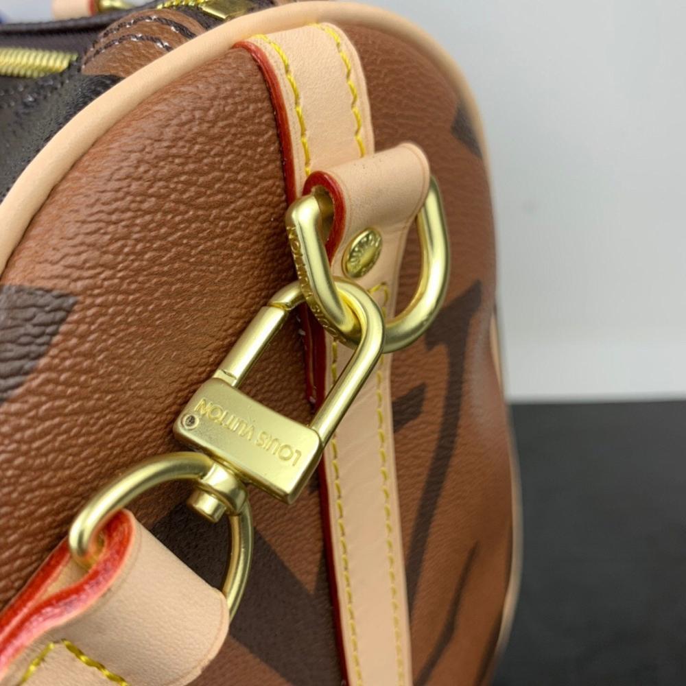 Modern Refined Shoulder Bag