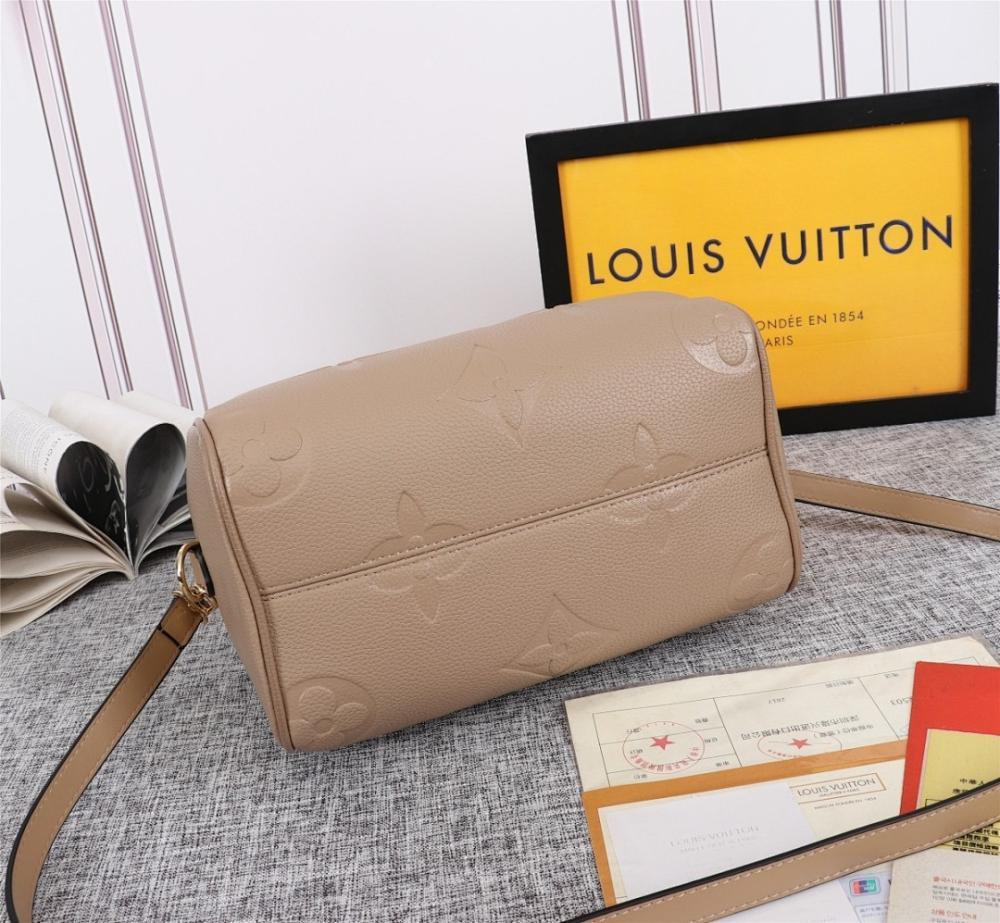 Italian-Inspired Elegant Leather Crossbody Bag