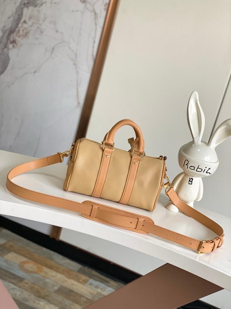 Luxury Leather Shoulder Bag – Limited Edition