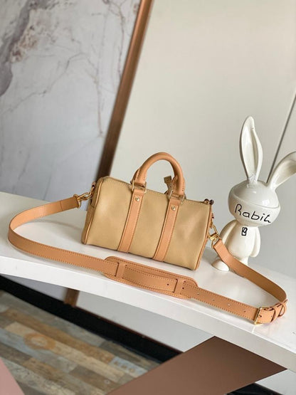 Luxury Leather Shoulder Bag – Limited Edition