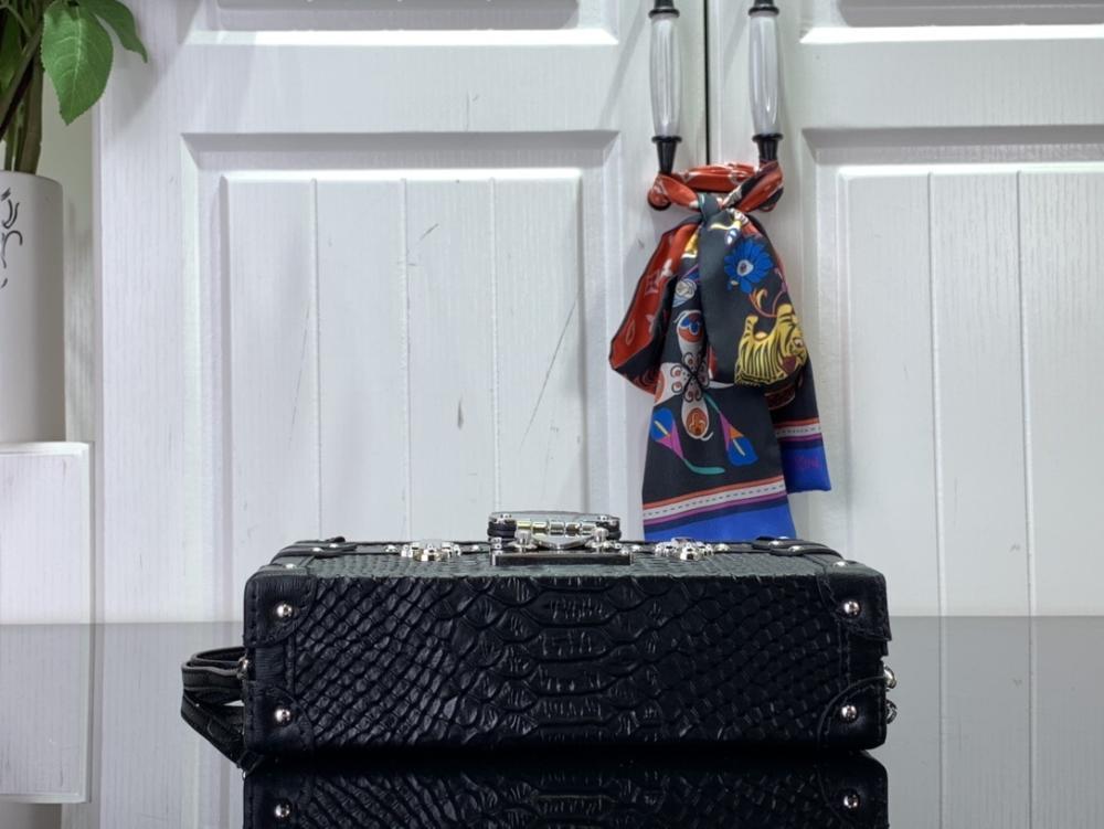 Elegant Shoulder Bag