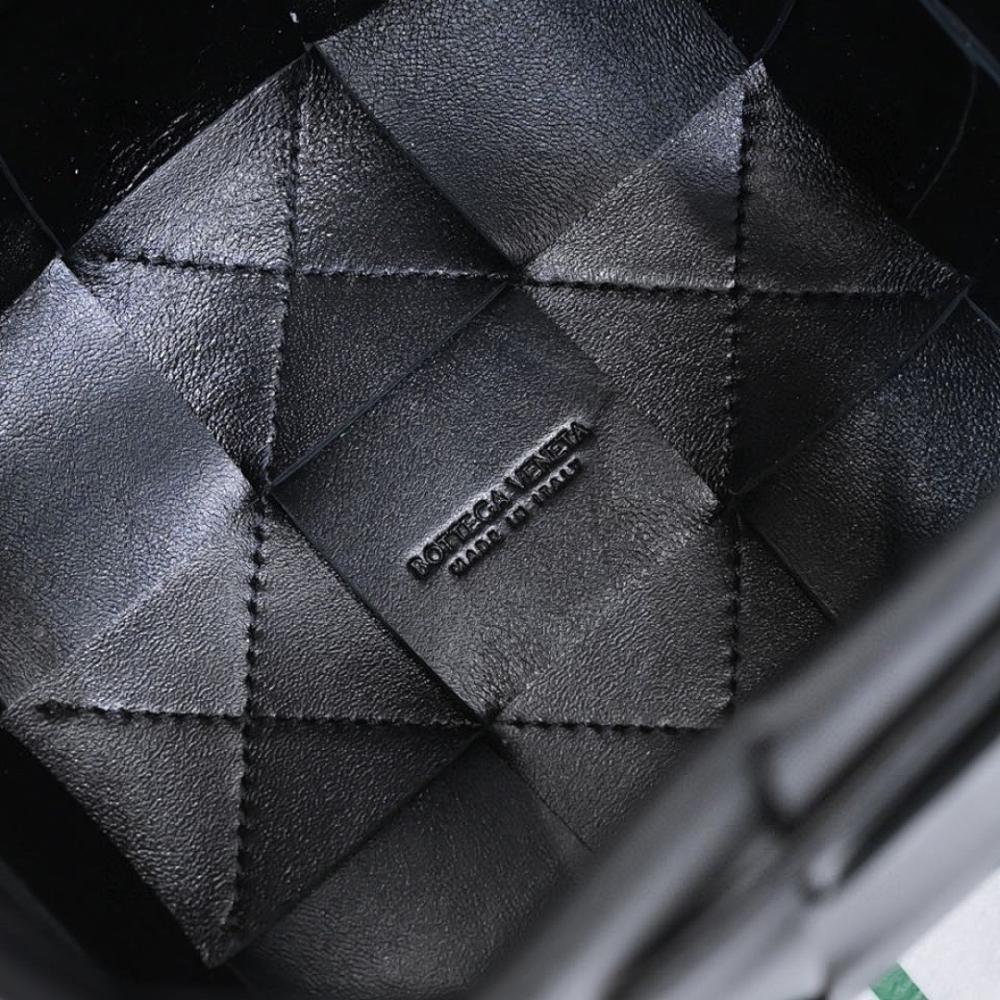 Stylish Refined Woven Shoulder Bag