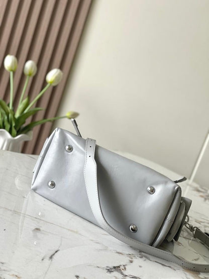Modern Refined Grey Leather Shoulder Bag