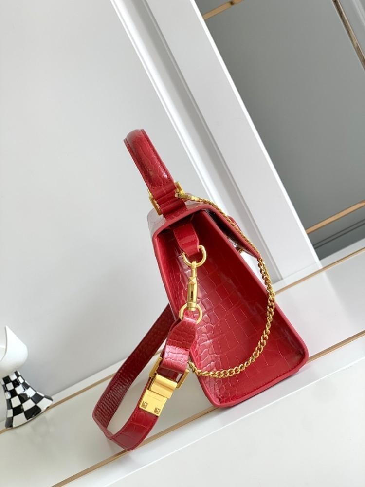 Luxury Leather Shoulder Bag – Limited Edition