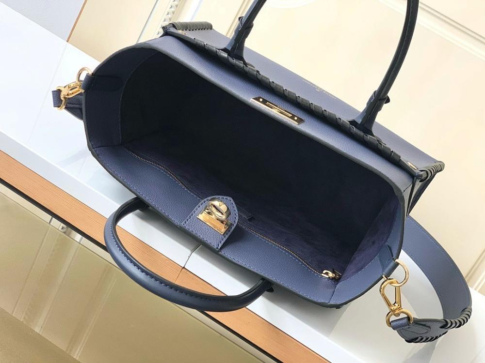 Stylish Woven Leather Shoulder Bag – Limited Edition