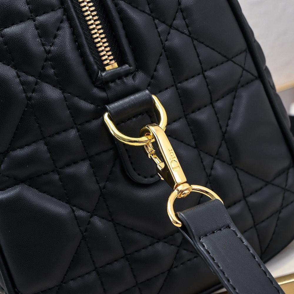 Modern Refined Leather Shoulder Bag