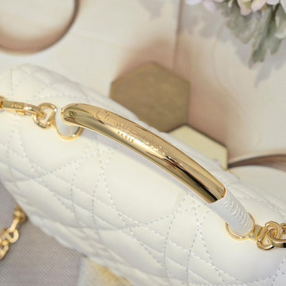 Modern Elegant Quilted Shoulder Bag
