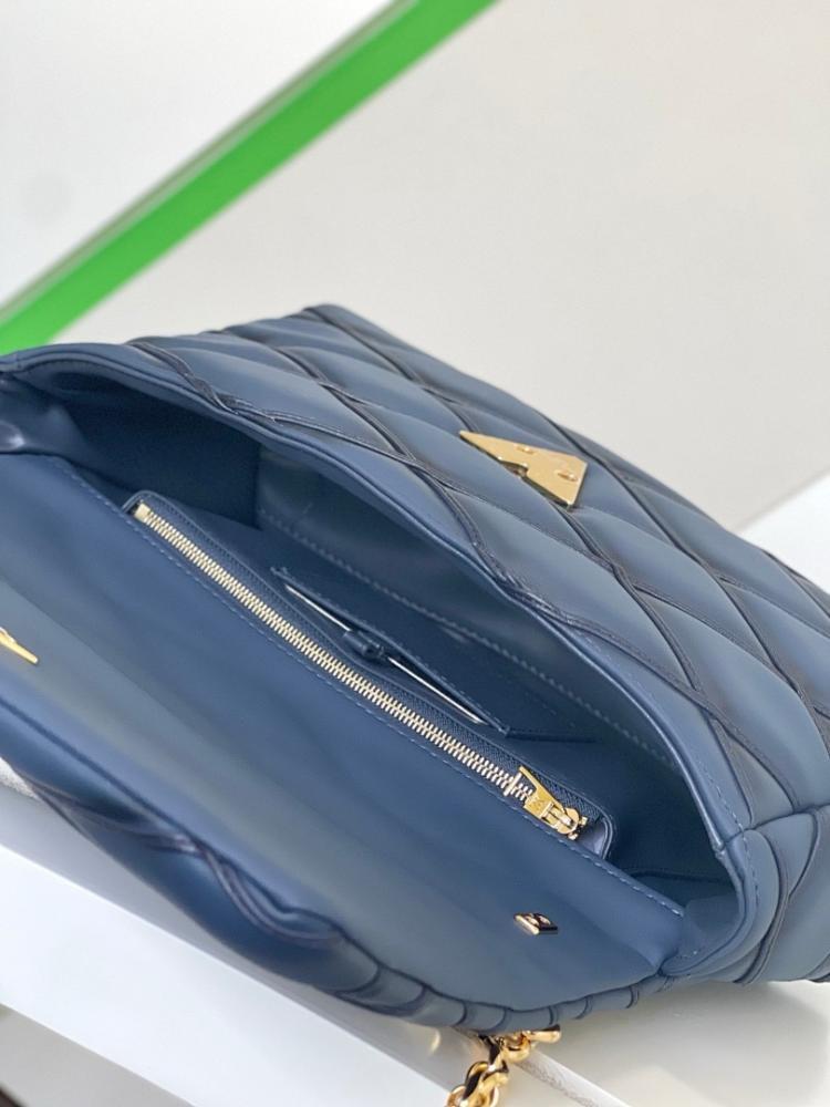 Stylish Quilted Lambskin Shoulder Bag – Limited Edition
