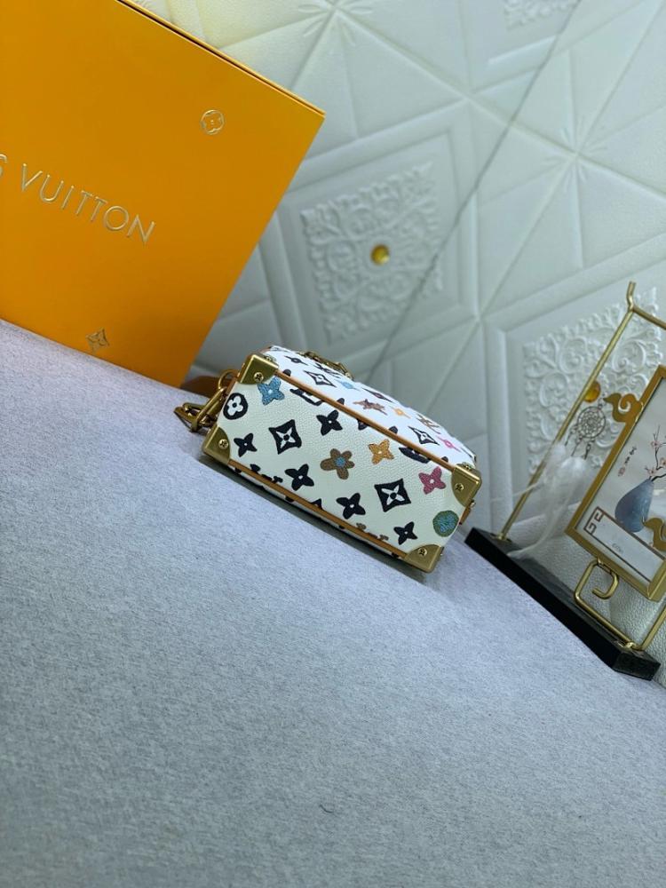Modern Italian-Inspired Shoulder Bag