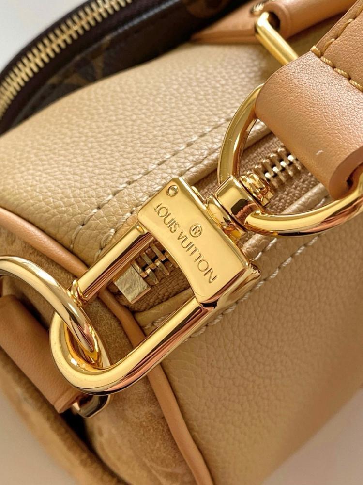 Luxury Leather Shoulder Bag – Limited Edition