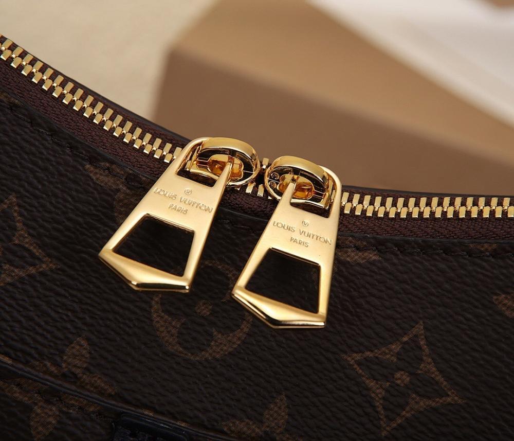 Classic Refined Leather Shoulder Bag