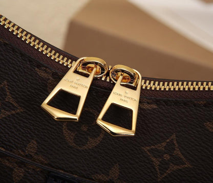 Classic Refined Leather Shoulder Bag