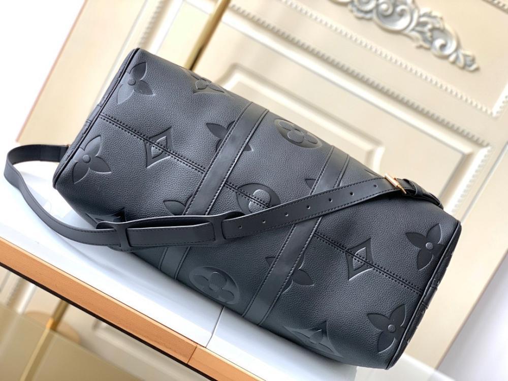 Classic Refined Leather Shoulder Bag