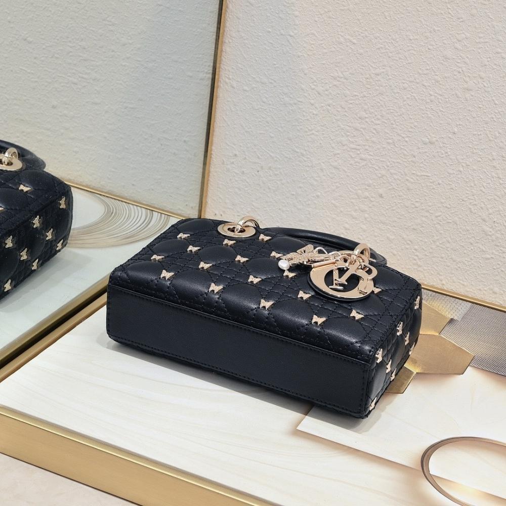 Italian-Inspired Elegant Shoulder Bag