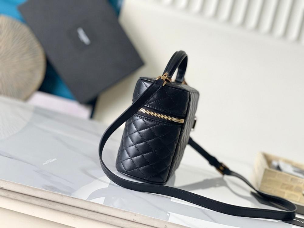 Modern Luxury Black Leather Shoulder Bag – Special Edition