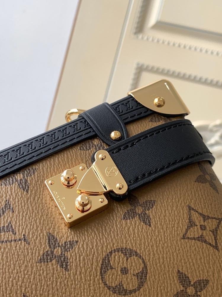 Stylish Refined Leather Crossbody Bag