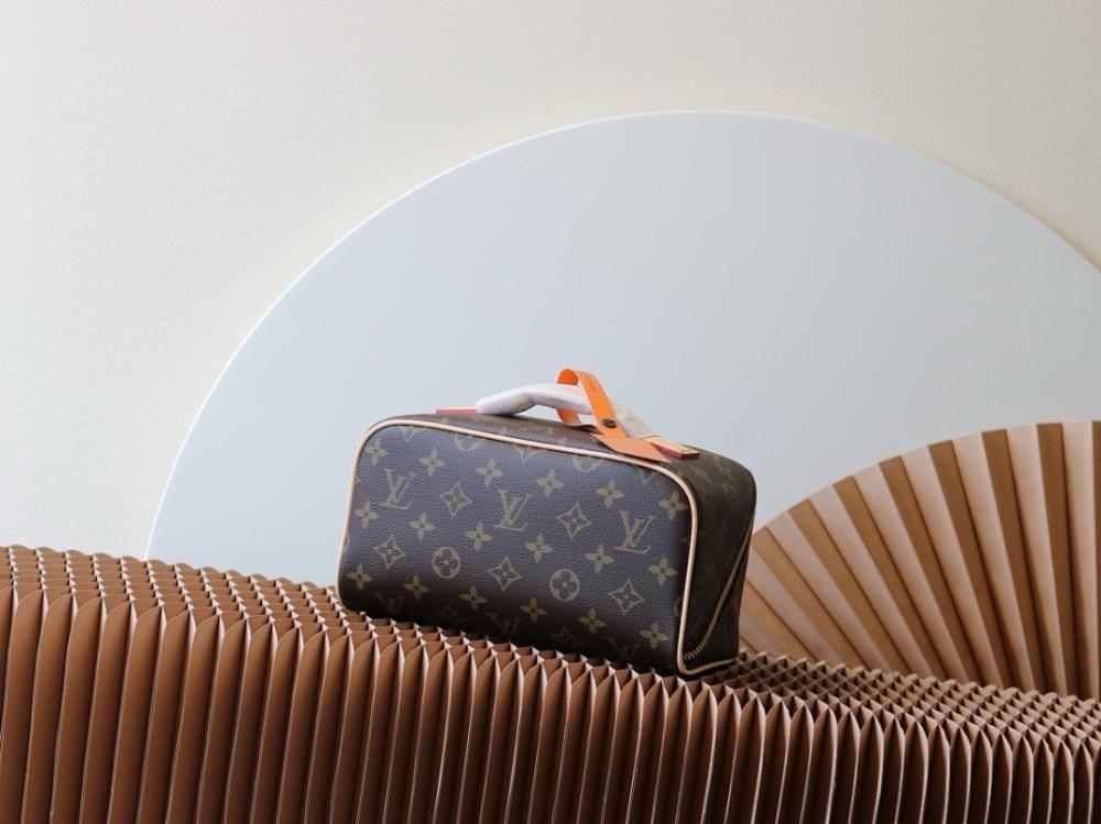Modern Refined Crossbody Bag