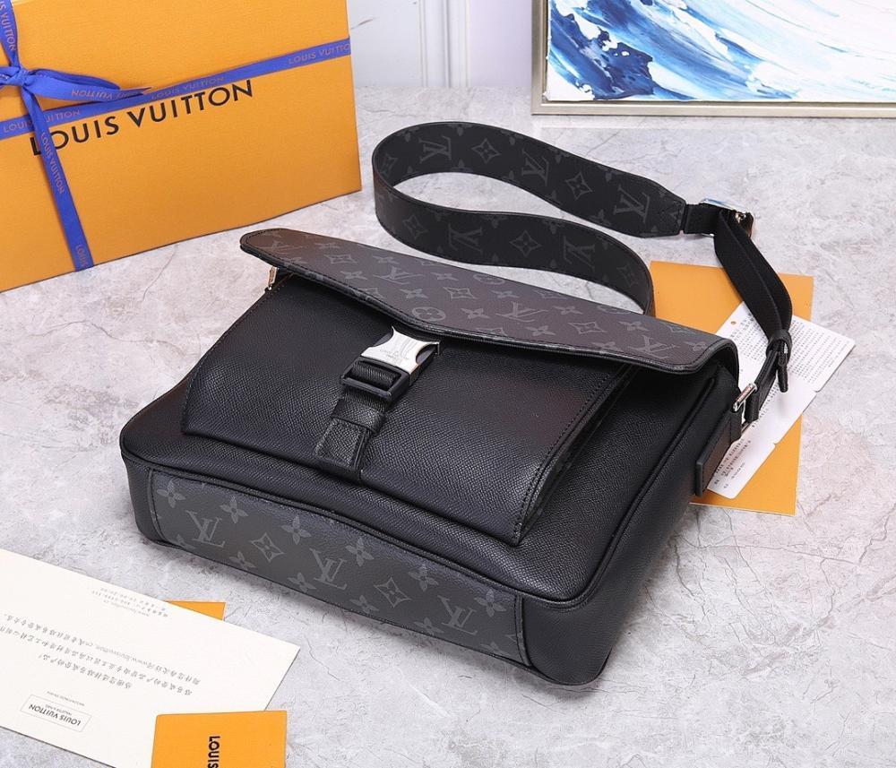 Modern Refined Leather Shoulder Bag