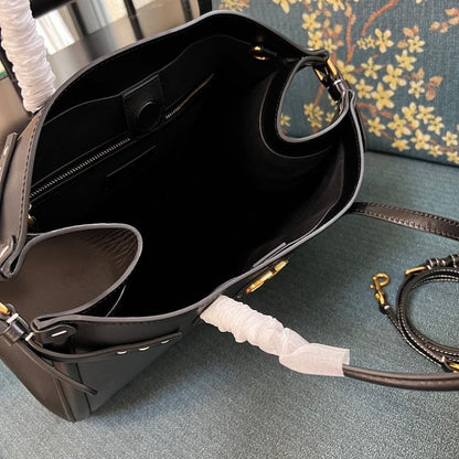 VLogo Signature Leather Shoulder Bag