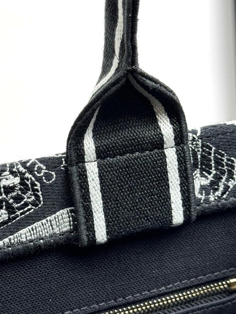Modern Premium Embroidered Leather Shoulder Bag