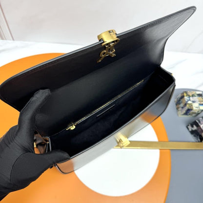 Elegant Leather Top Handle Bag