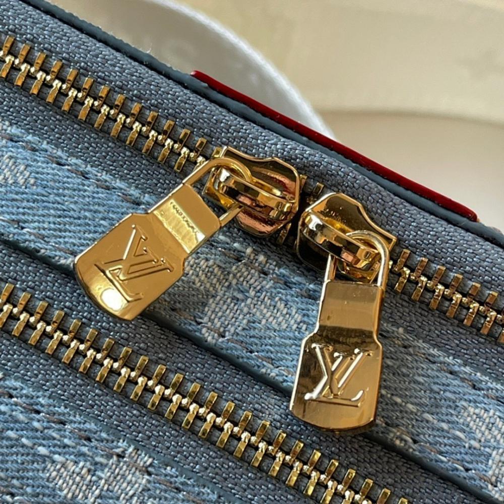 Elegant Refined Shoulder Bag