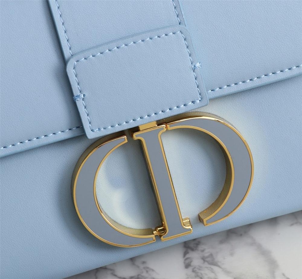 Stylish Shoulder Bag – Limited Edition
