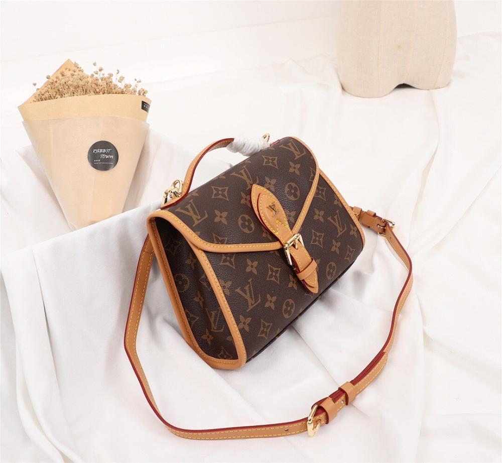 Kelly Shoulder Bag