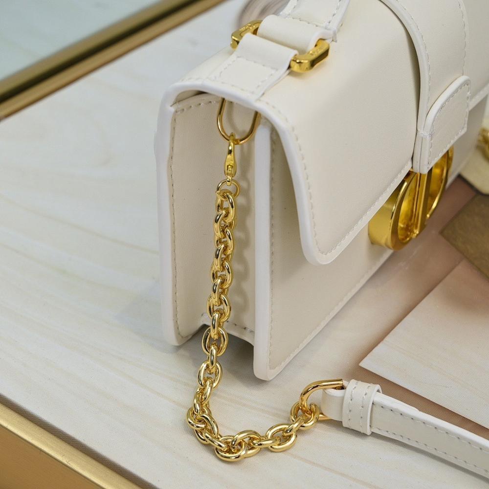 Elegant Leather Crossbody Bag – Special Edition