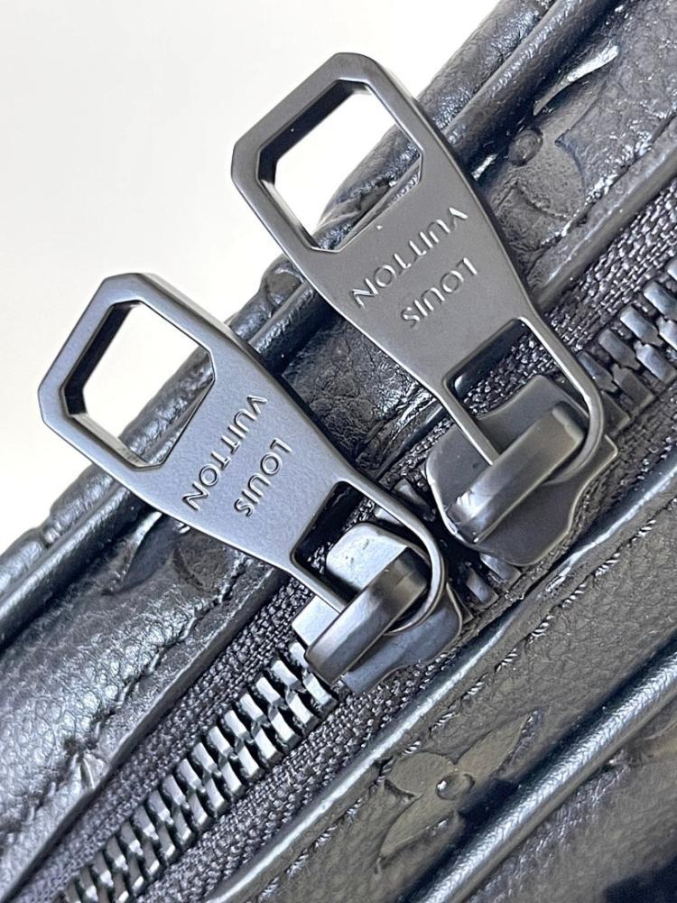 Classic Italian-Inspired Leather Shoulder Bag
