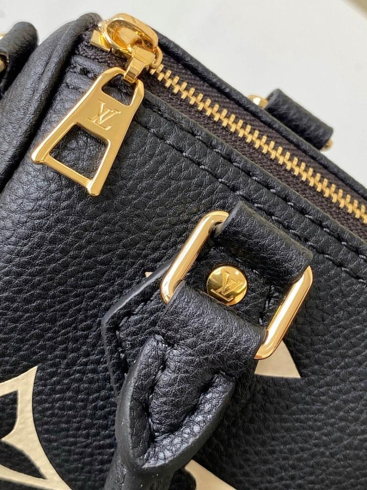 Elegant Refined Printed Canvas Crossbody Bag
