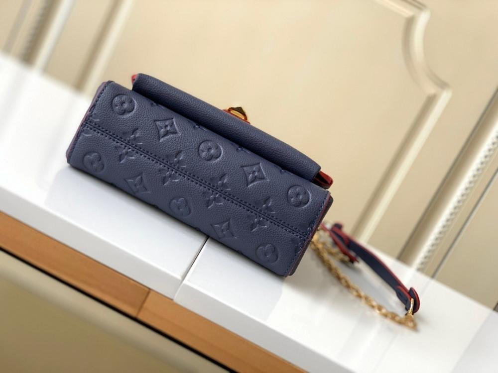 Elegant Refined Leather Shoulder Bag