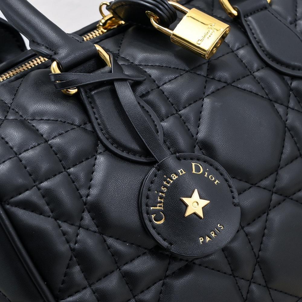 Modern Refined Leather Shoulder Bag