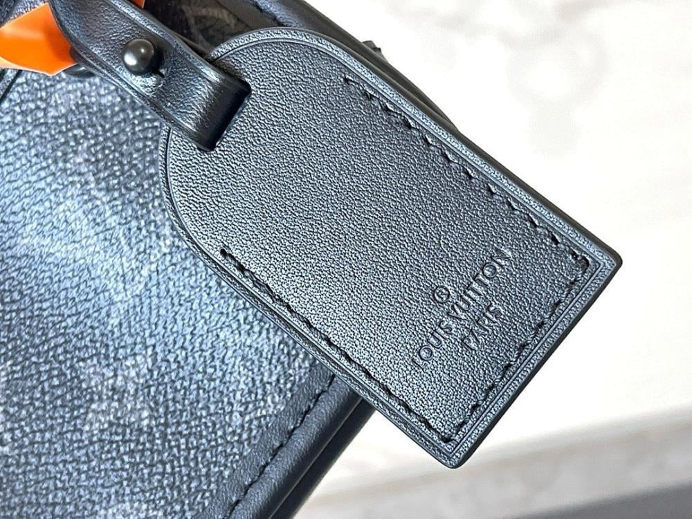 Stylish Shoulder Bag – Limited Edition
