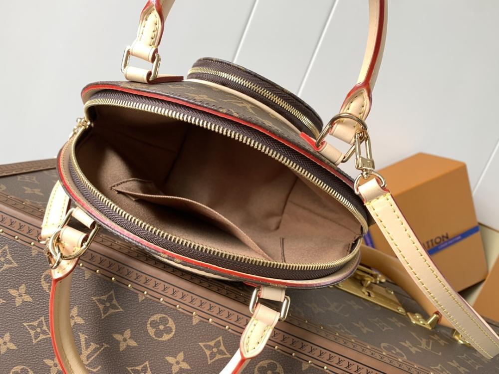Elegant Leather Shoulder Bag