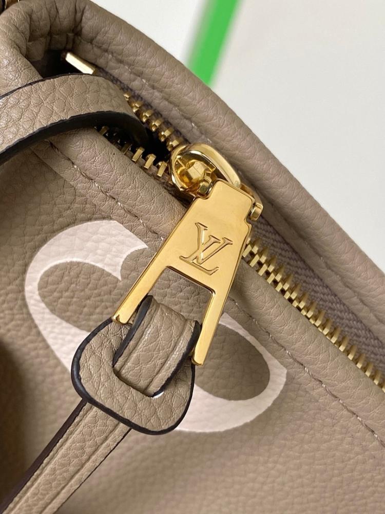 Modern Refined Leather Crossbody Bag