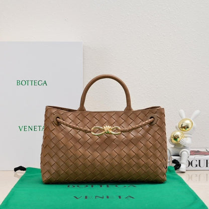 Elegant Leather Crossbody Bag