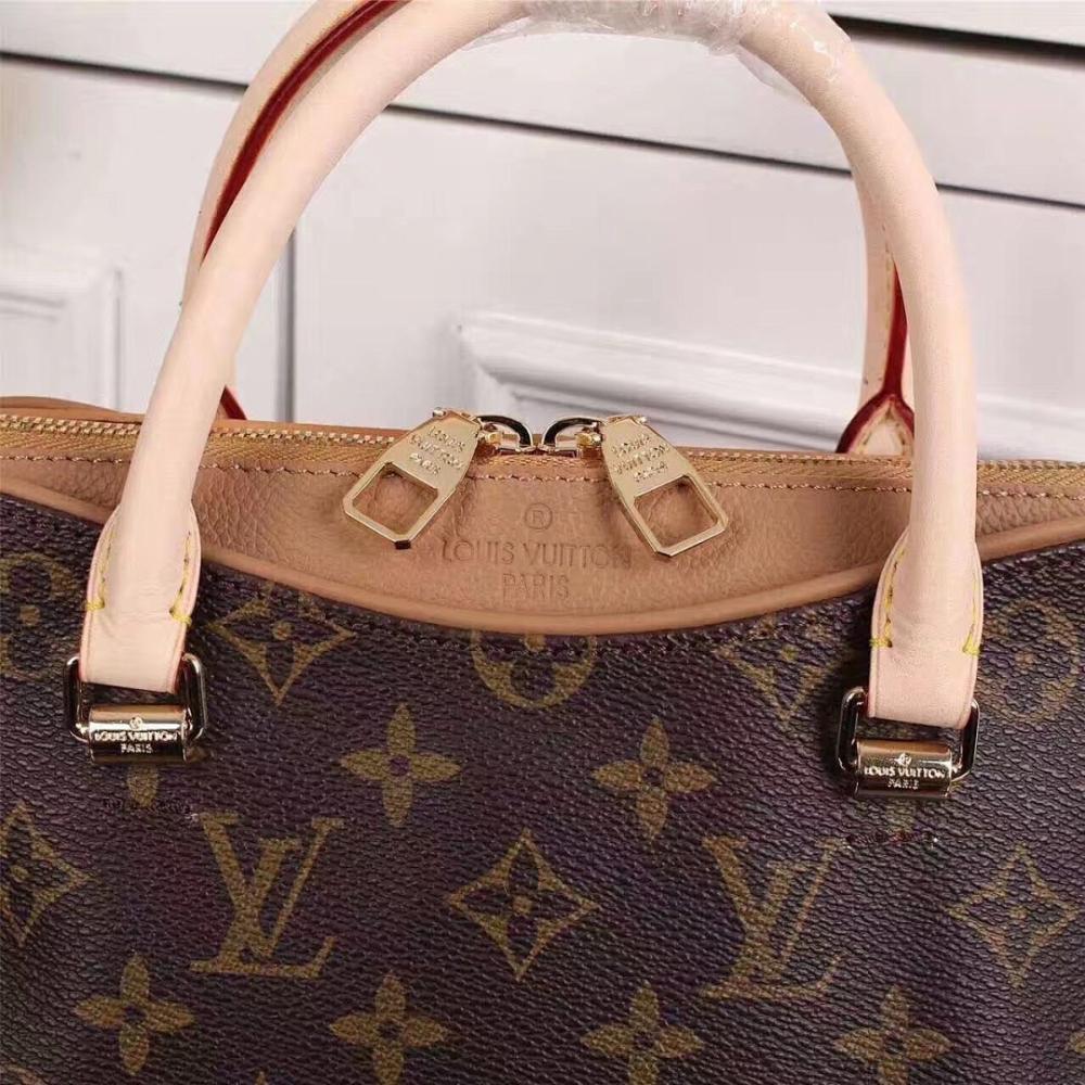 Modern Refined Pink Leather Bag