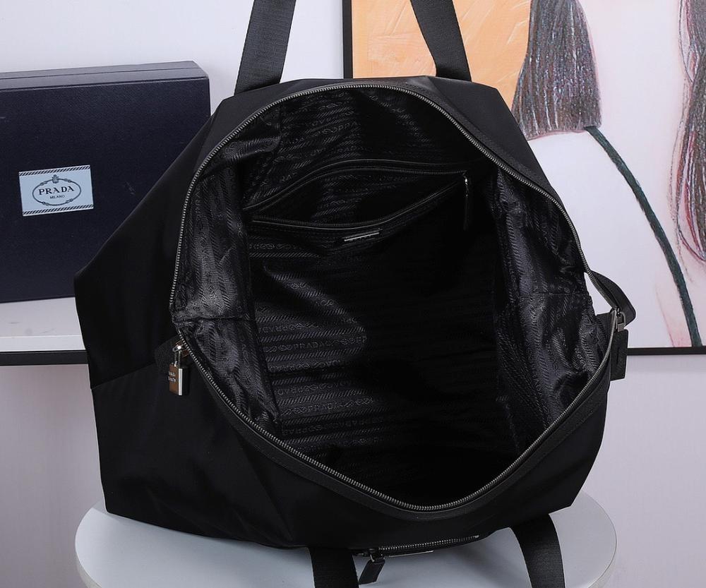 Elegant Stylish White Travel Bag