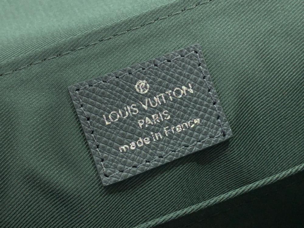 Classic Shoulder Bag