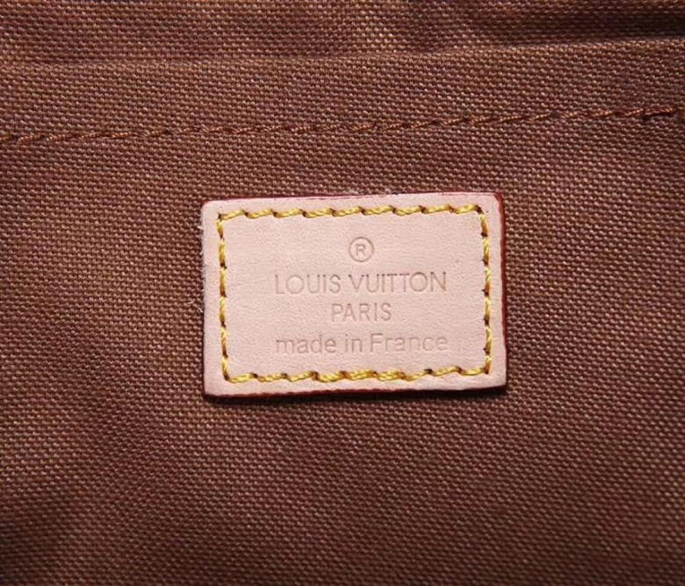Luxury Gold Crossbody Bag – Special Edition